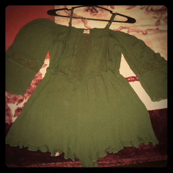 Green overall/shorts - Picture 1 of 1